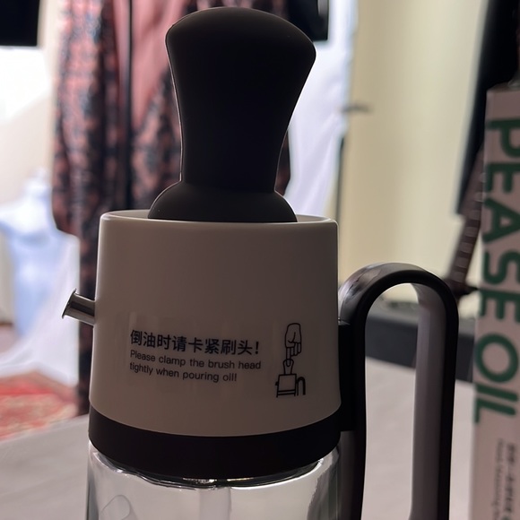 Pease Oil Dispenser Seasoning Bottle - Picture 5 of 9